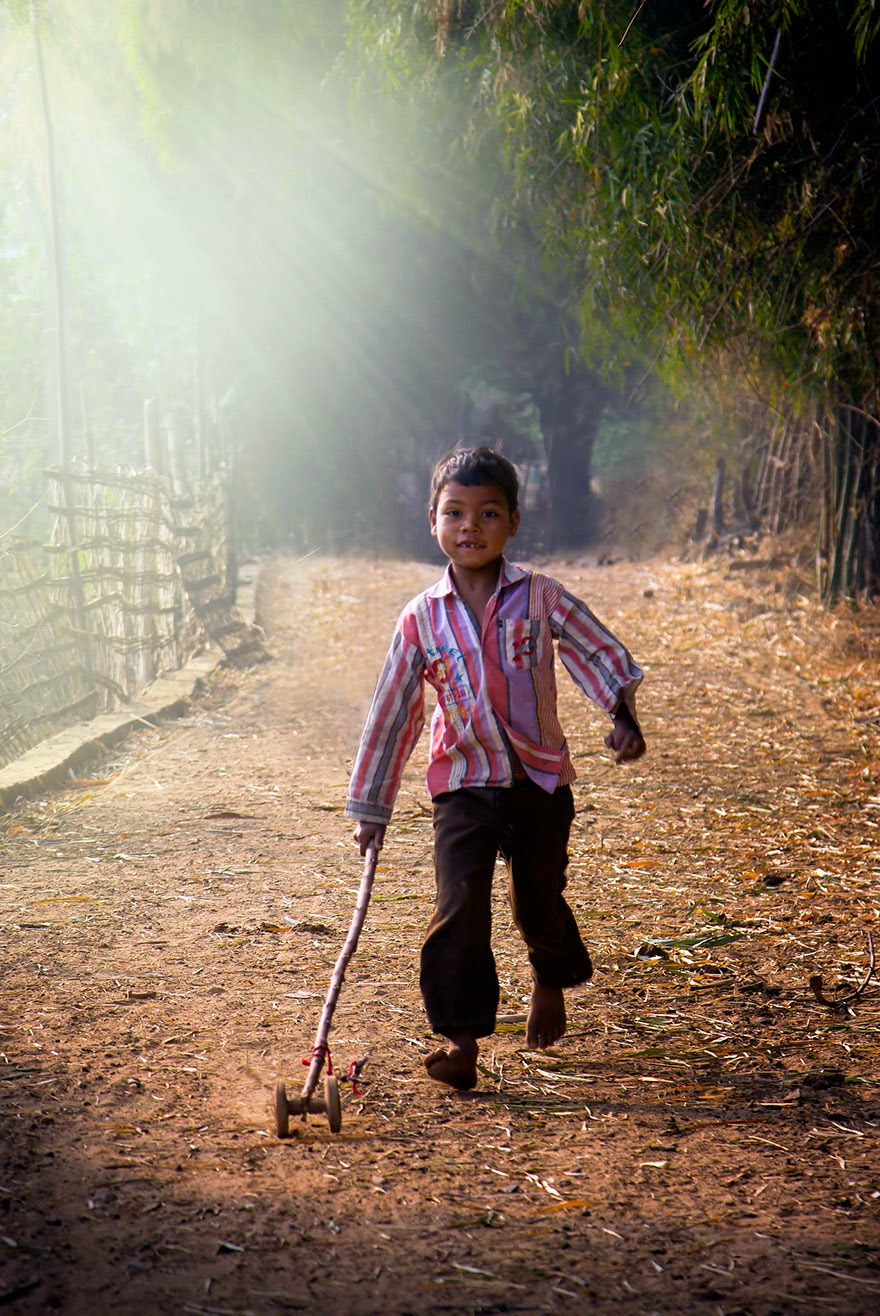 20 Foto Anak  anak  yang Sedang Bermain  dari Berbagai Negara 