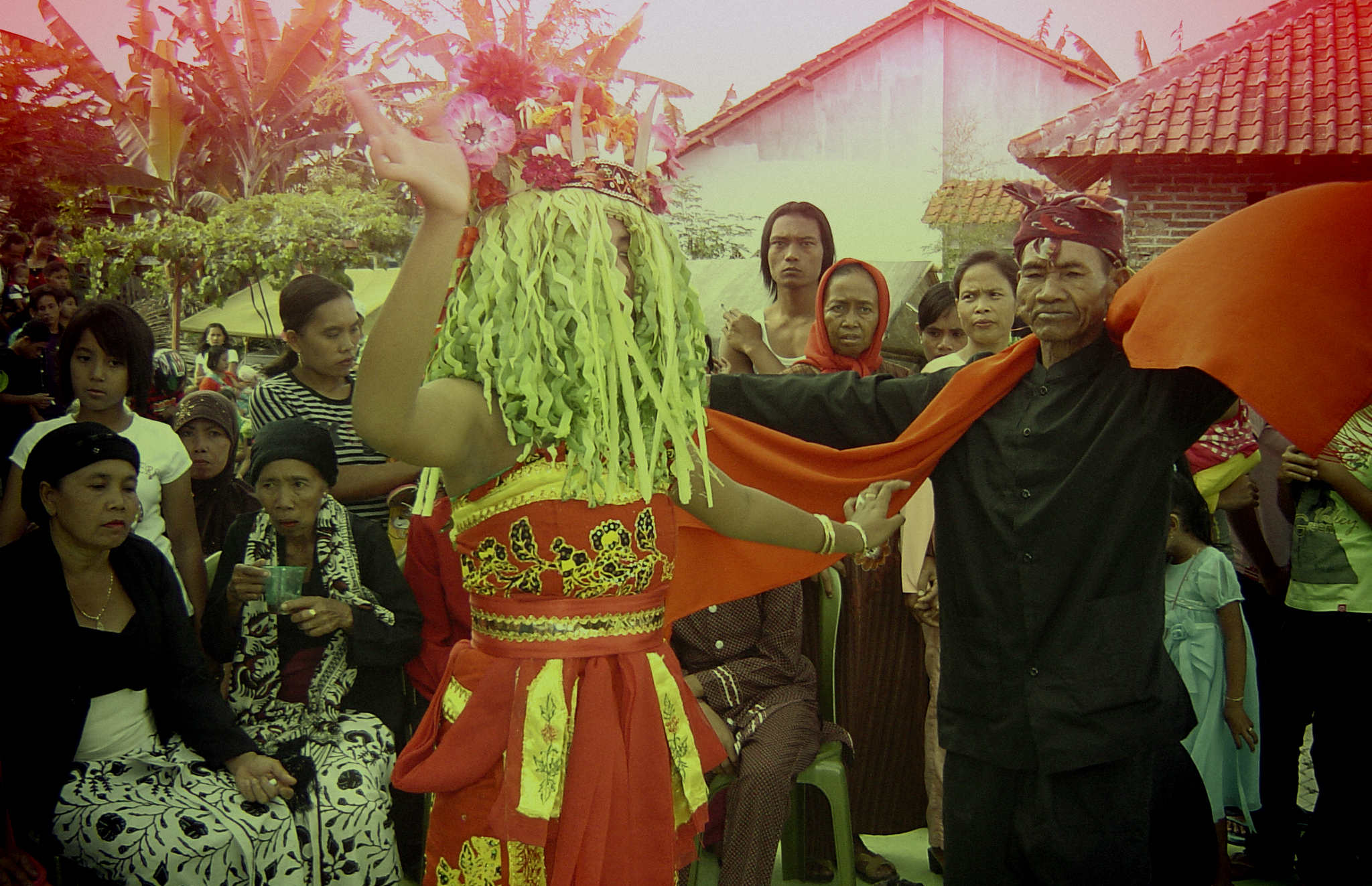 Mau tau Tradisi Cari Jodoh di Indonesia? Siapa tau Loe Dapat Jodoh, mblo! 6