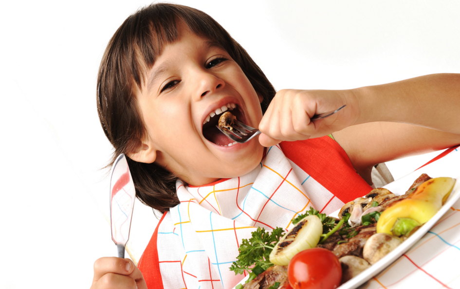 Tips agar Anak Mau Makan Sayur dengan Mudah