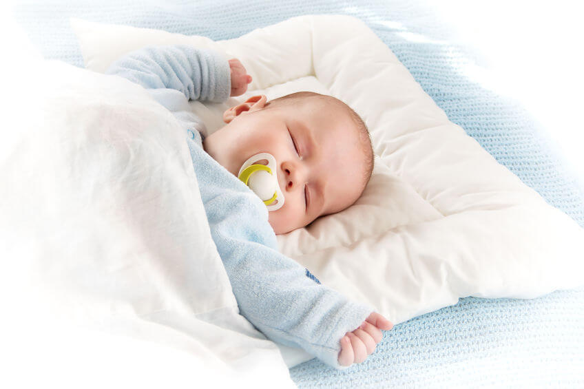 bayi tidur tanpa bantal