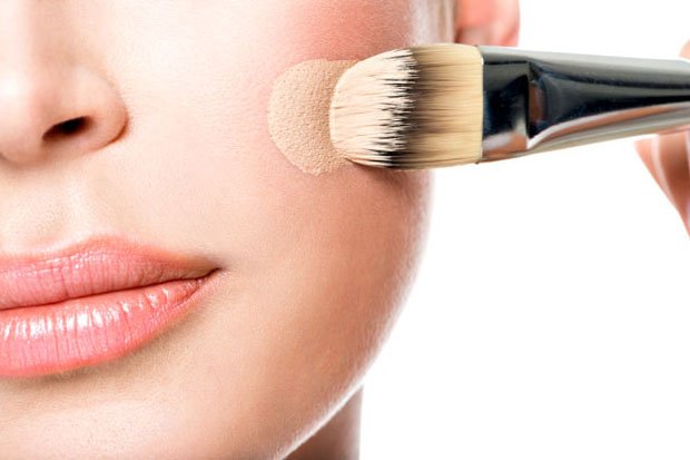 kegunaan foundation untuk makeup wajah